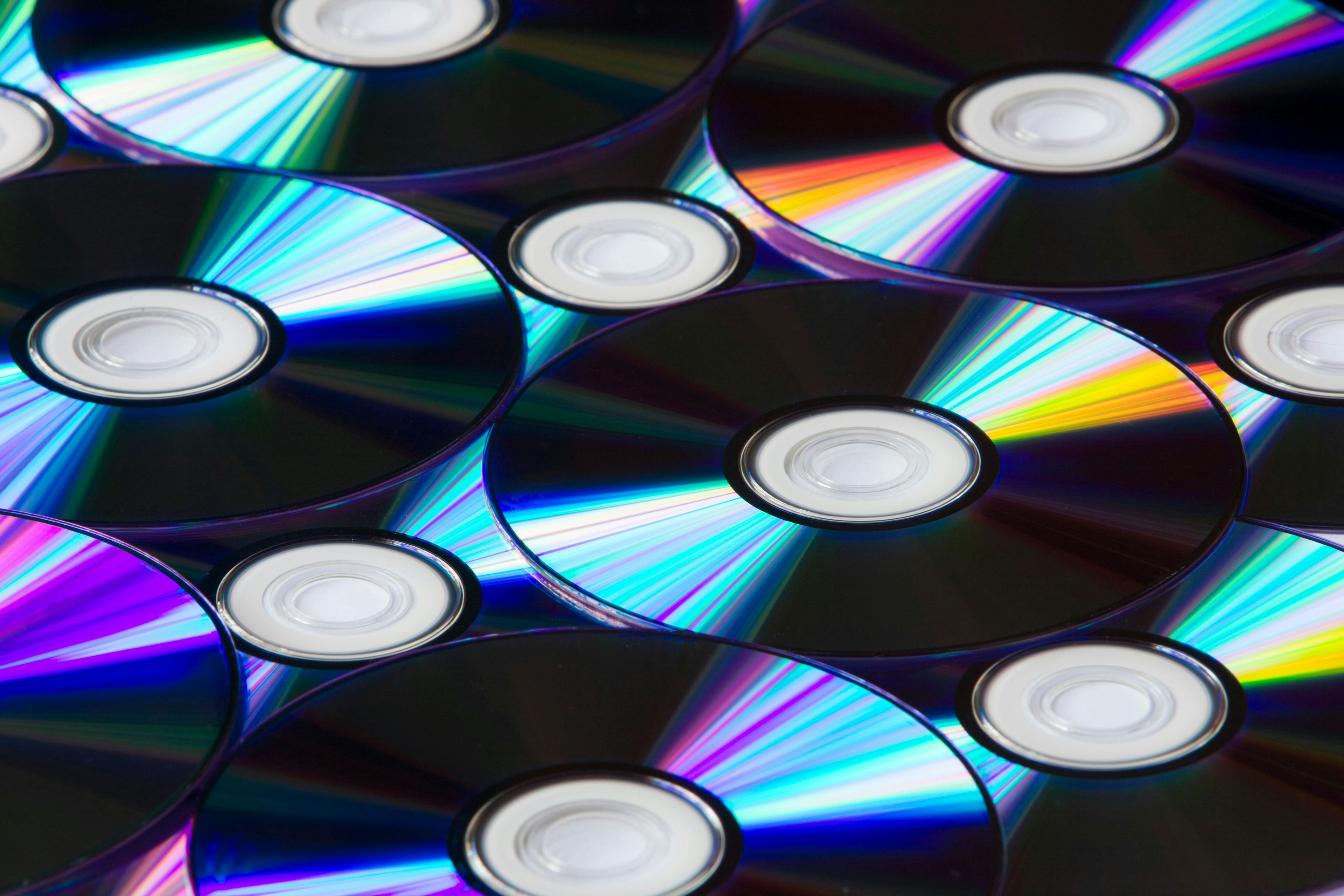 Optical discs with rainbow colors